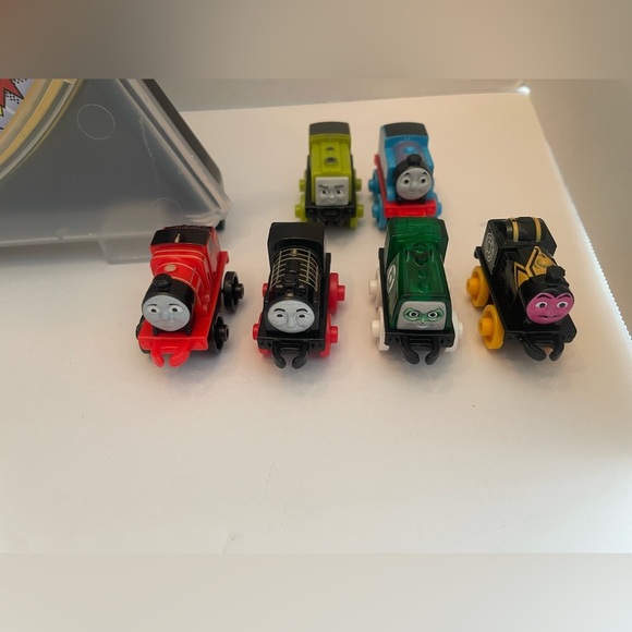 Thomas & Friends Collector's Playwheel Case Minis Dc Superheroes with figures - Picture 2 of 5